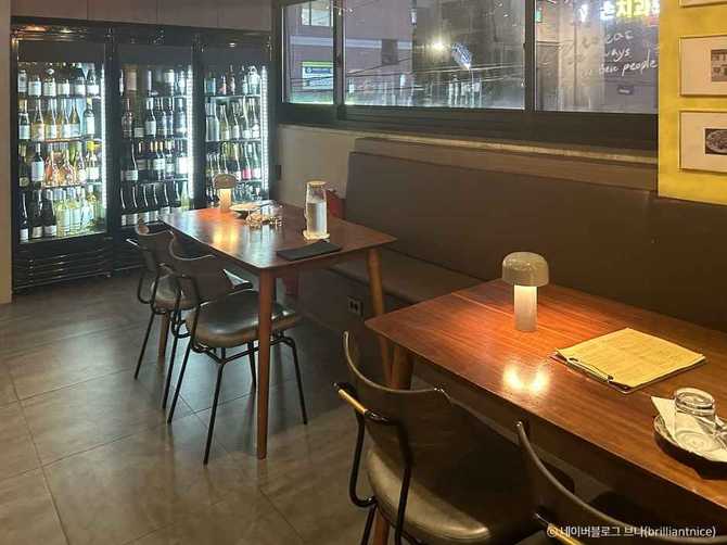 서울 성수동 코너룸: 오픈키친과 세련된 다이닝 경험 2