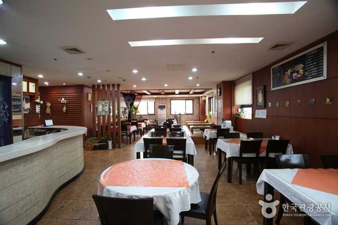 Busan Central Hotel - image 1