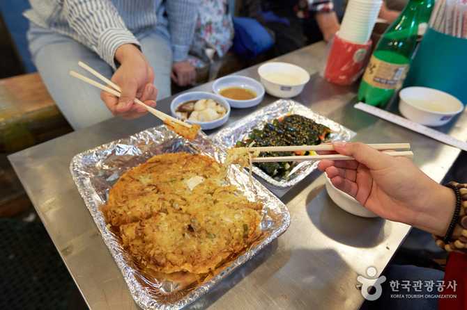 Explore Gwangjang Market - image 1