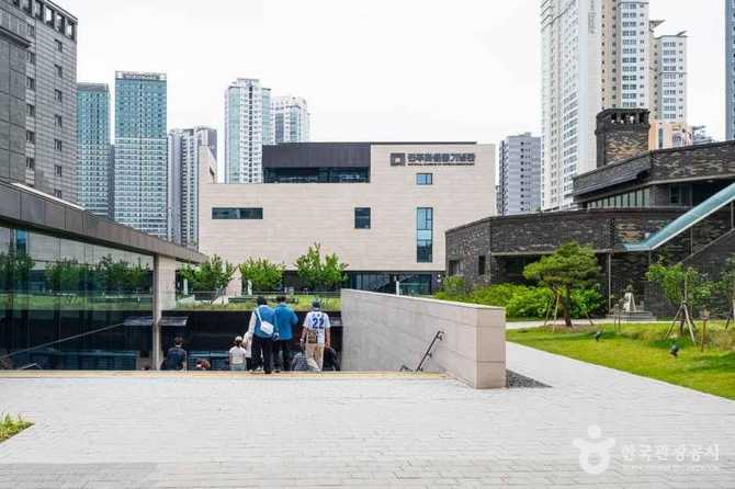 민주화운동기념관: 민주주의 역사와 희망의 공간 12