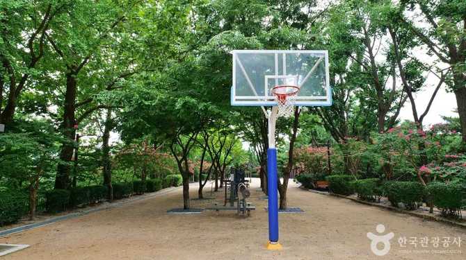 Discover Sungin Neighborhood Park - image 3