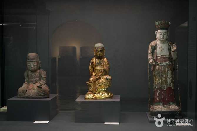 Explore Dongguk University Museum - image 1