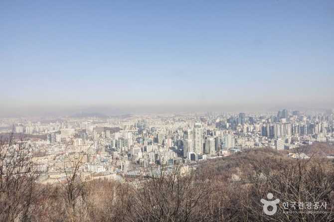 우면산 소망탑: 서울과 과천의 대표 산책 명소와 전망 포인트 2