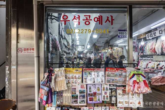 우석공예사: 전통 공예품과 수출로 인정받는 한국 공예의 명소 3