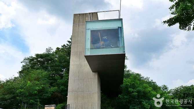 Discover Seoul's Shining Gem - image 1