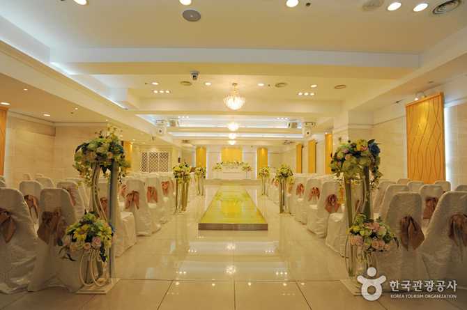 Utopia Tourism Hotel in Busan - image 1
