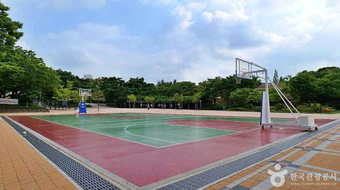 Gocheok Neighborhood Park - image 1