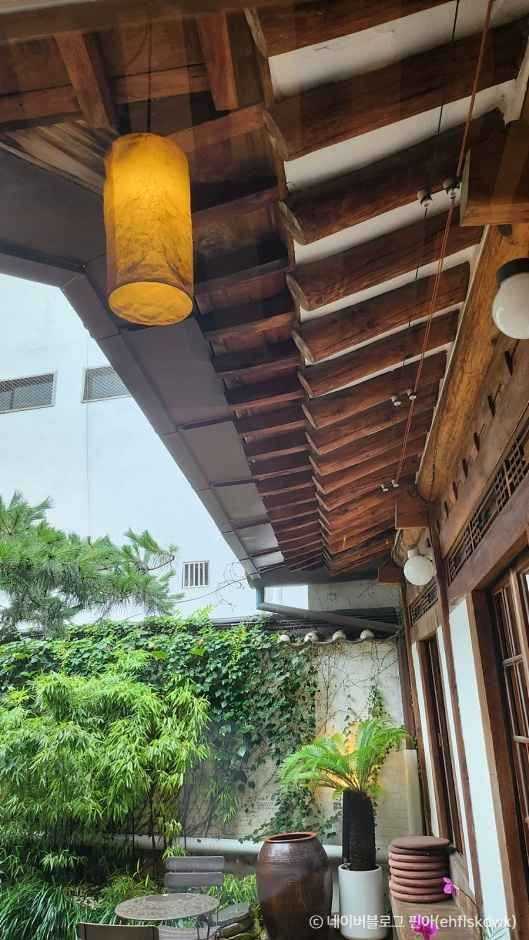 Experience Traditional Tea at Insadong's - image 1
