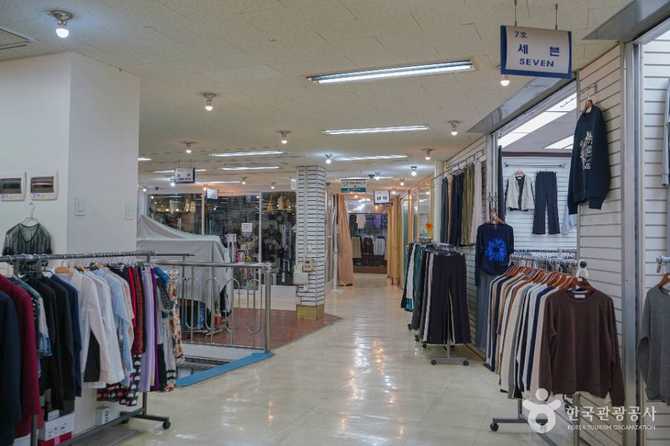 Complete Guide to Itaewon Market - image 1