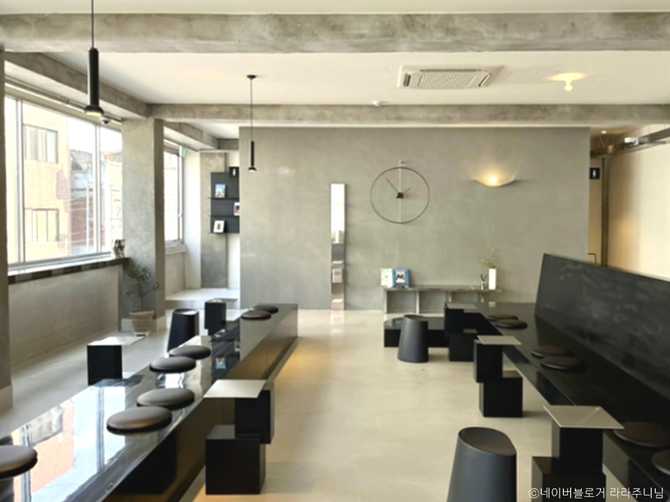 Discover Highline Cafe - image 2