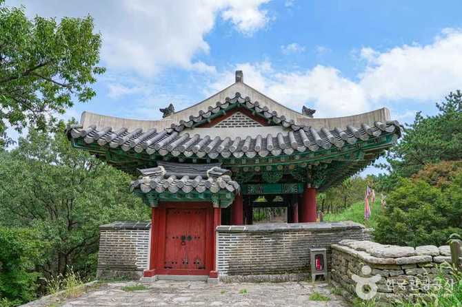 Discover Geumjeongsanseong Fortress - image 1