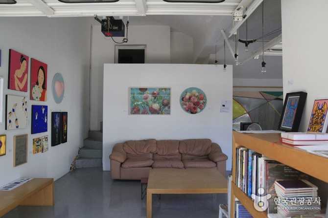 Discover Baik Haeyoung Gallery - image 2