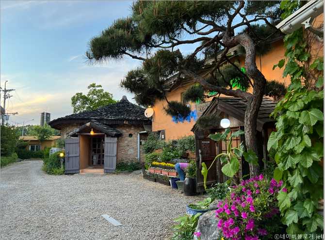 Discover Traditional Hanok Dining at - image 1