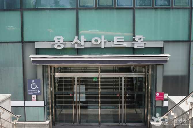 Yongsan Art Hall - image 1