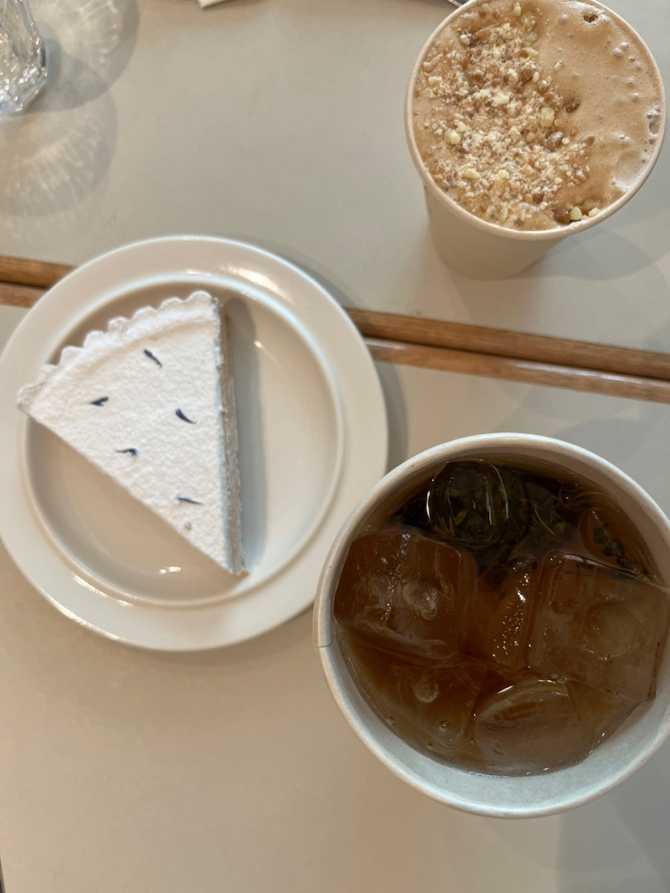 Discover the Charm of Cafe - image 2