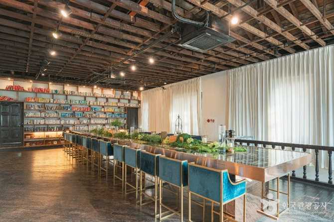 Discover Seoul's Historic and Cultural - image 2