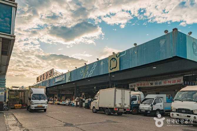 Garak Fish Market - image 1
