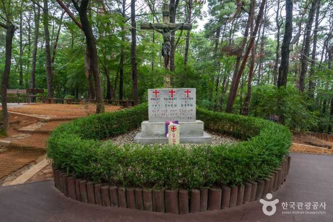 삼성산성지: 한국 천주교 순교 성인들의 유해가 안치된 역사적 성지 2