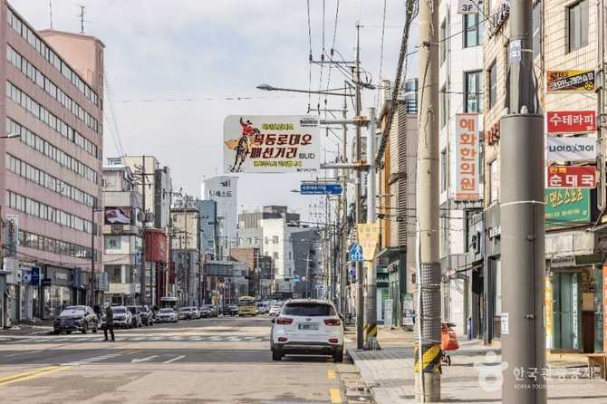 Discover Yeongdeungpo Rodeo Street - image 2