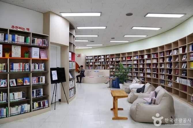 Busan Metropolitan Central Library - image 10