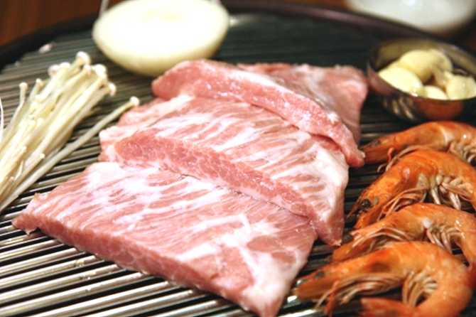 서울 강남구 우돈청, 친환경 숯불구이와 최고급 생고기 맛집 소개 3
