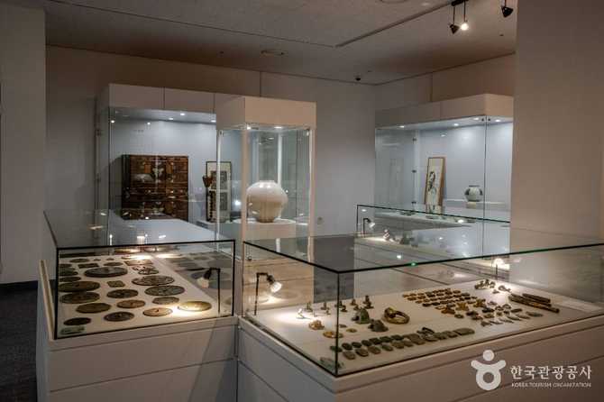 Explore Sangmyung University Museum - image 2