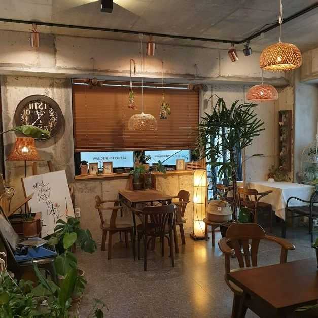 부산 금정구의 복합 문화공간, 쓰다북스와 원더러스트커피 소개 3