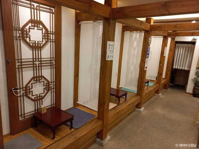 Traditional Hanok Cafe in Seoul - image 1