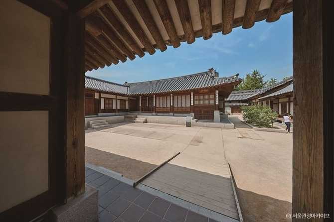 Explore Gyeongungung Palace - image 3