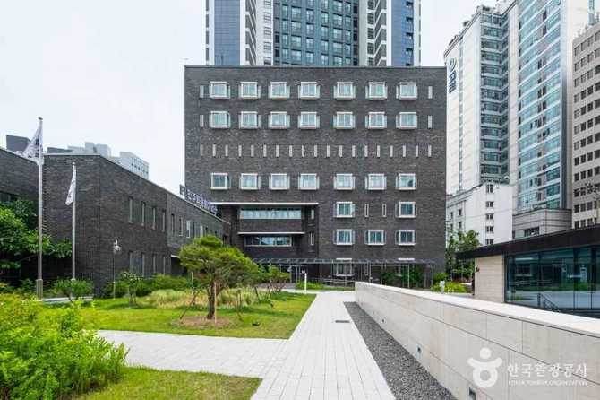 민주화운동기념관: 민주주의 역사와 희망의 공간 16