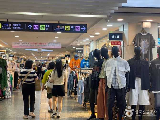 Gotu Mall at Gangnam Terminal - image 4