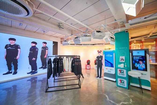 Visit T1 HQ SHOP - image 3