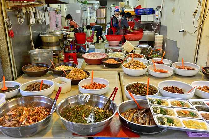Visit Dampo Market - image 3