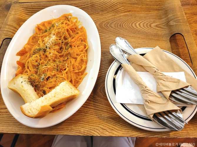 Discover Gupel Cafe in Seoul - image 3