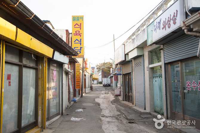 Experience Traditional Markets at Songje - image 4