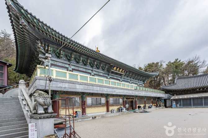 Visit Bonwonjeongsa Temple in Seoul - image 4