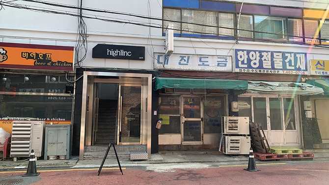 Discover Highline Cafe - image 3