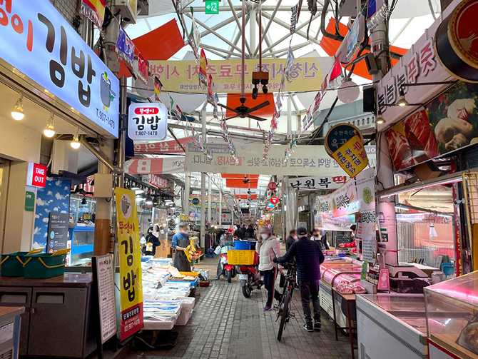 Discover Shinchang Market in Seoul - image 3