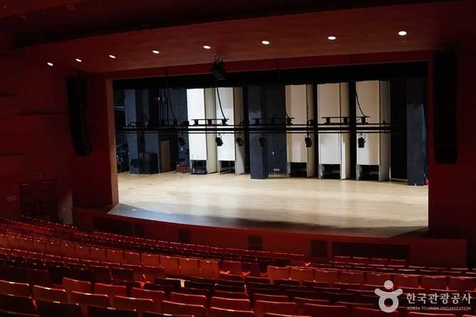 Yongsan Art Hall - image 3