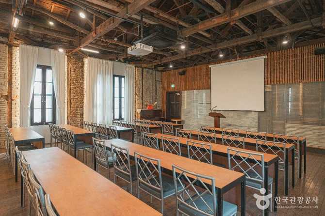 Discover Seoul's Historic and Cultural - image 3