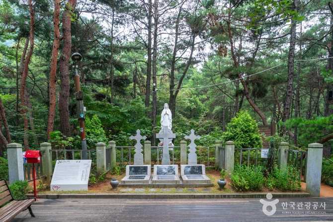 삼성산성지: 한국 천주교 순교 성인들의 유해가 안치된 역사적 성지 3