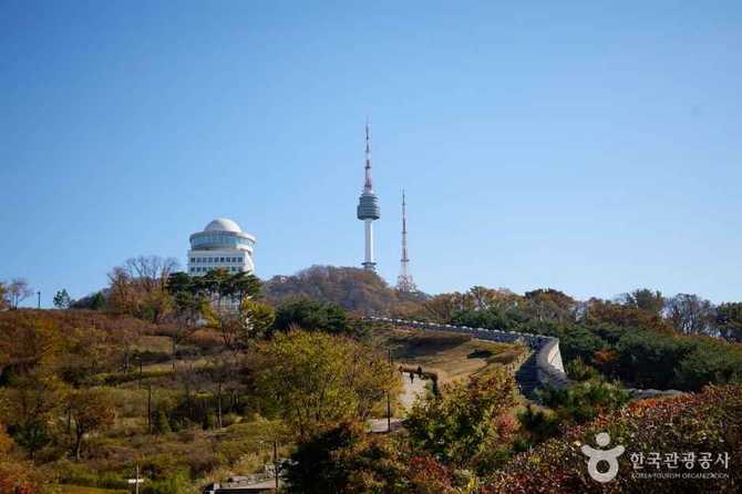 서울 한양도성 순성길 가이드: 도심 속 역사와 자연을 만나는 최고의 트레킹 코스 3