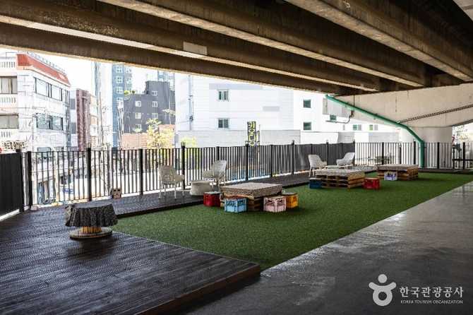 부산 수영구 비콘그라운드: 지역 문화와 커뮤니티 활성화의 핵심 공간 7