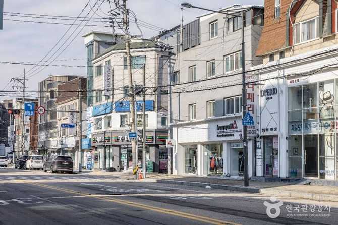 Discover Yeongdeungpo Rodeo Street - image 1