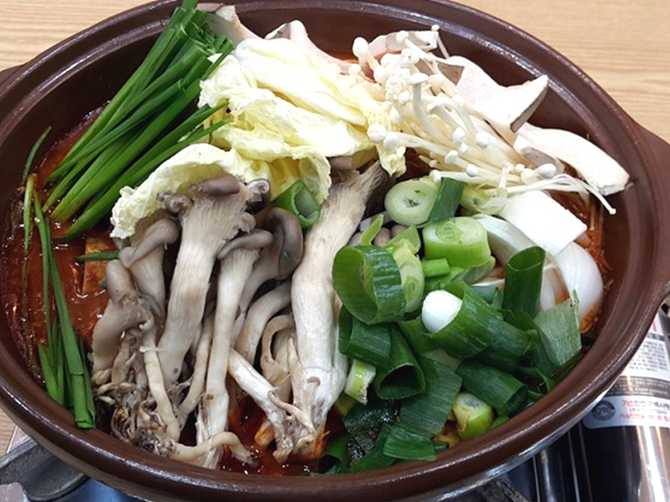 Authentic Korean Seolleongtang Near Myeo - image 2