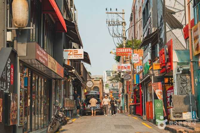 Explore Itaewon Tourism District - image 4