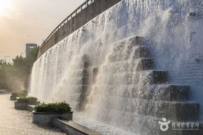 Discover Ttukseom Hangang Park Wall - image 4
