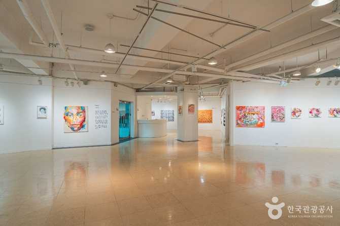 United Gallery in Seoul - image 3