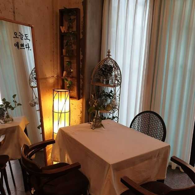 부산 금정구의 복합 문화공간, 쓰다북스와 원더러스트커피 소개 4