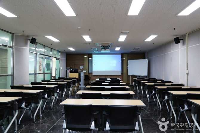 Busan Metropolitan Central Library - image 19